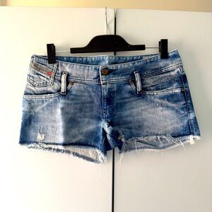 Diesel Mintha Distressed Denim Shorts Light Wash Frayed Hem - size W30